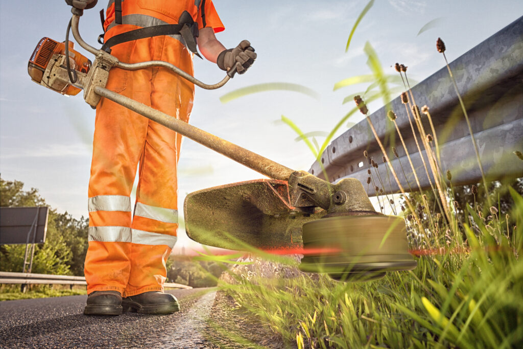 Professional,Roadside,Mowing