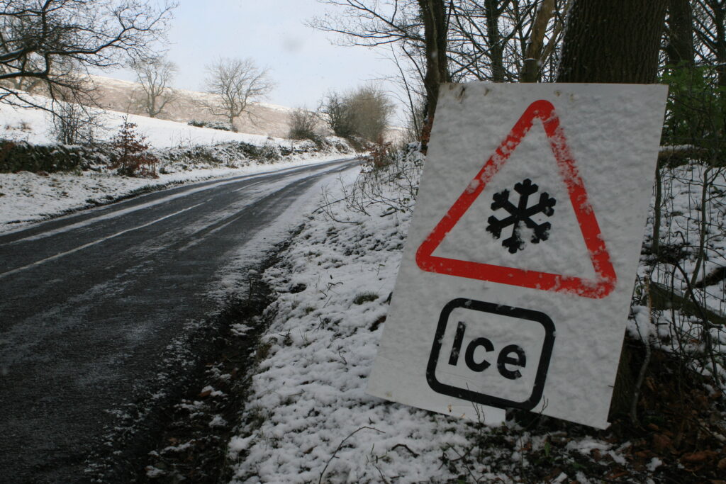Ice,Warning,Sign,In,Rural,England Gritting ice roads